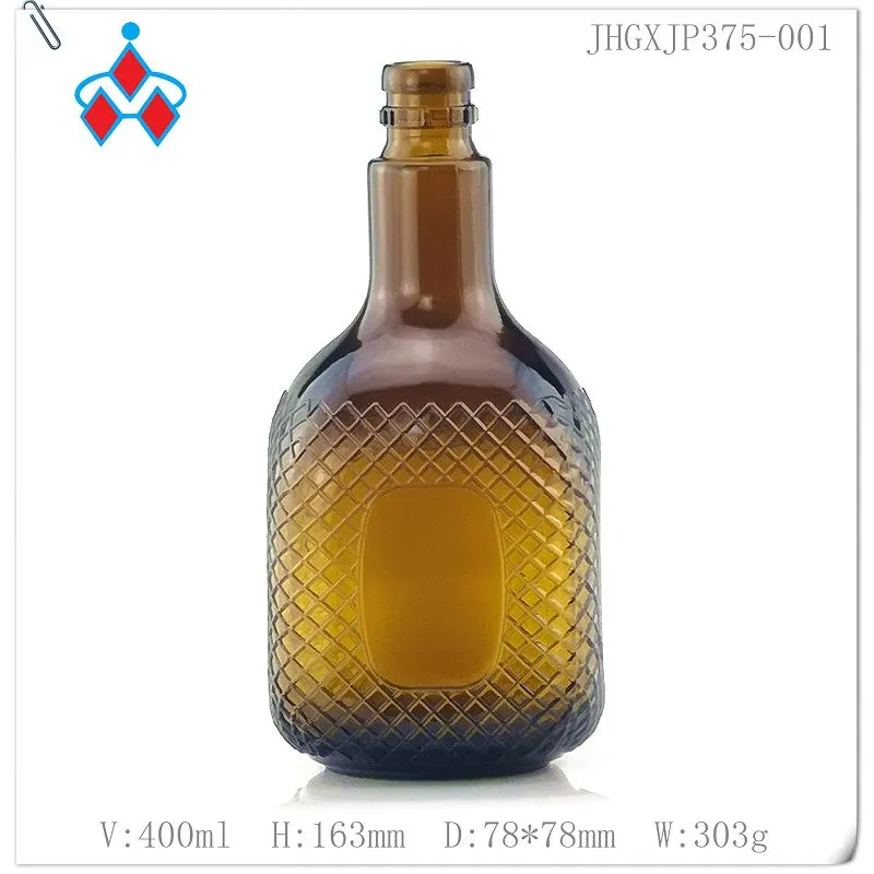 Staklena smeđa boca likera