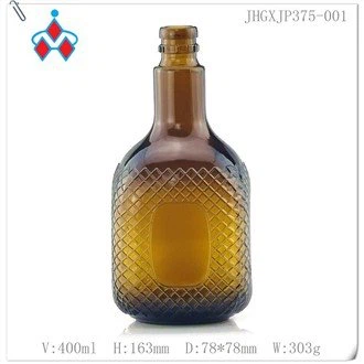 Staklena smeđa boca likera